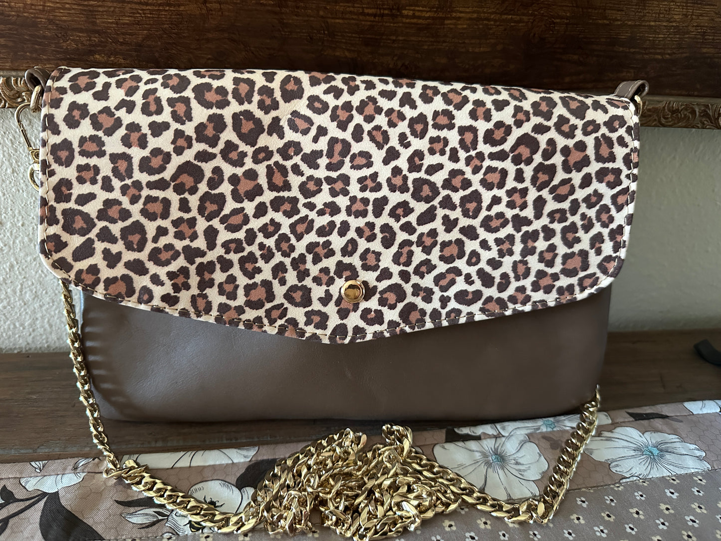 Last Minute Leslie Crossbody Bag