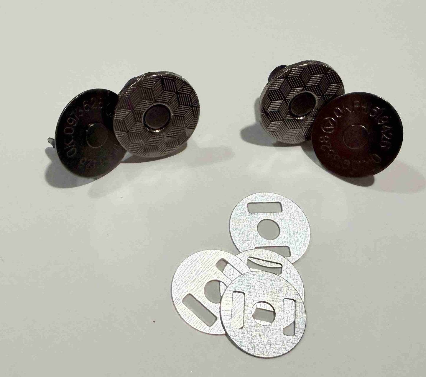Thin Magnetic Snap 18mm