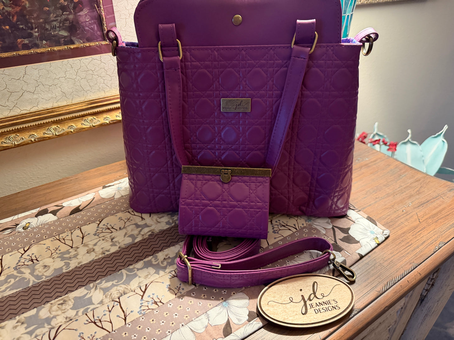 Issa Handbag Crossbody