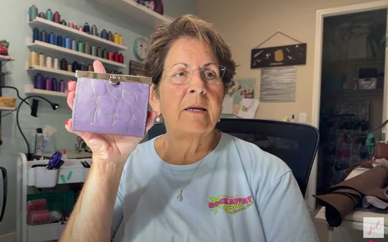 Wallet with Purse Bar Clasp/ Accordion