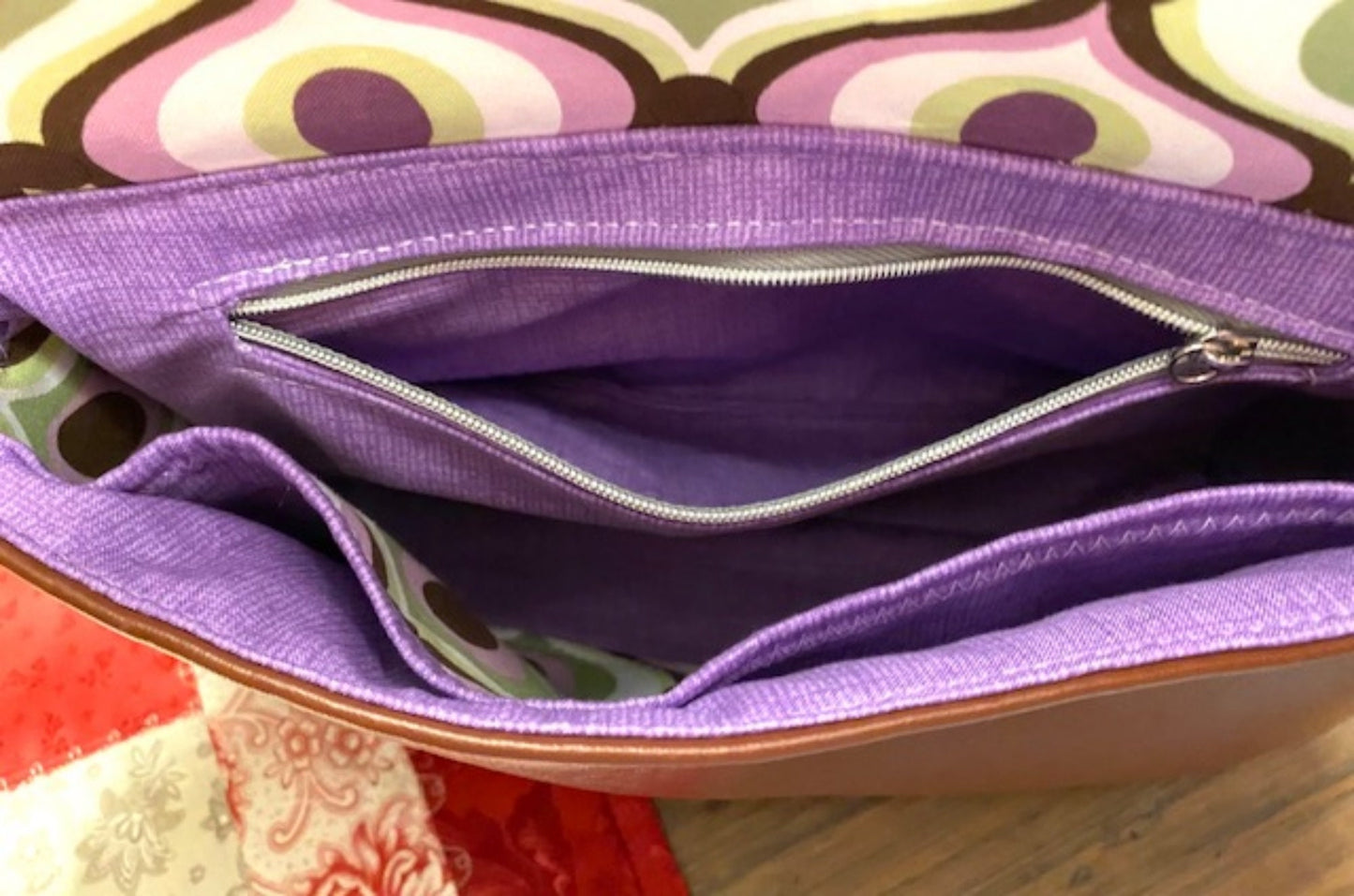 Handbag Purse Messenger Flip Top Rich Tan Mod Purple Vinyl Shoulder Strap