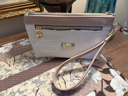 Neo Wristlet