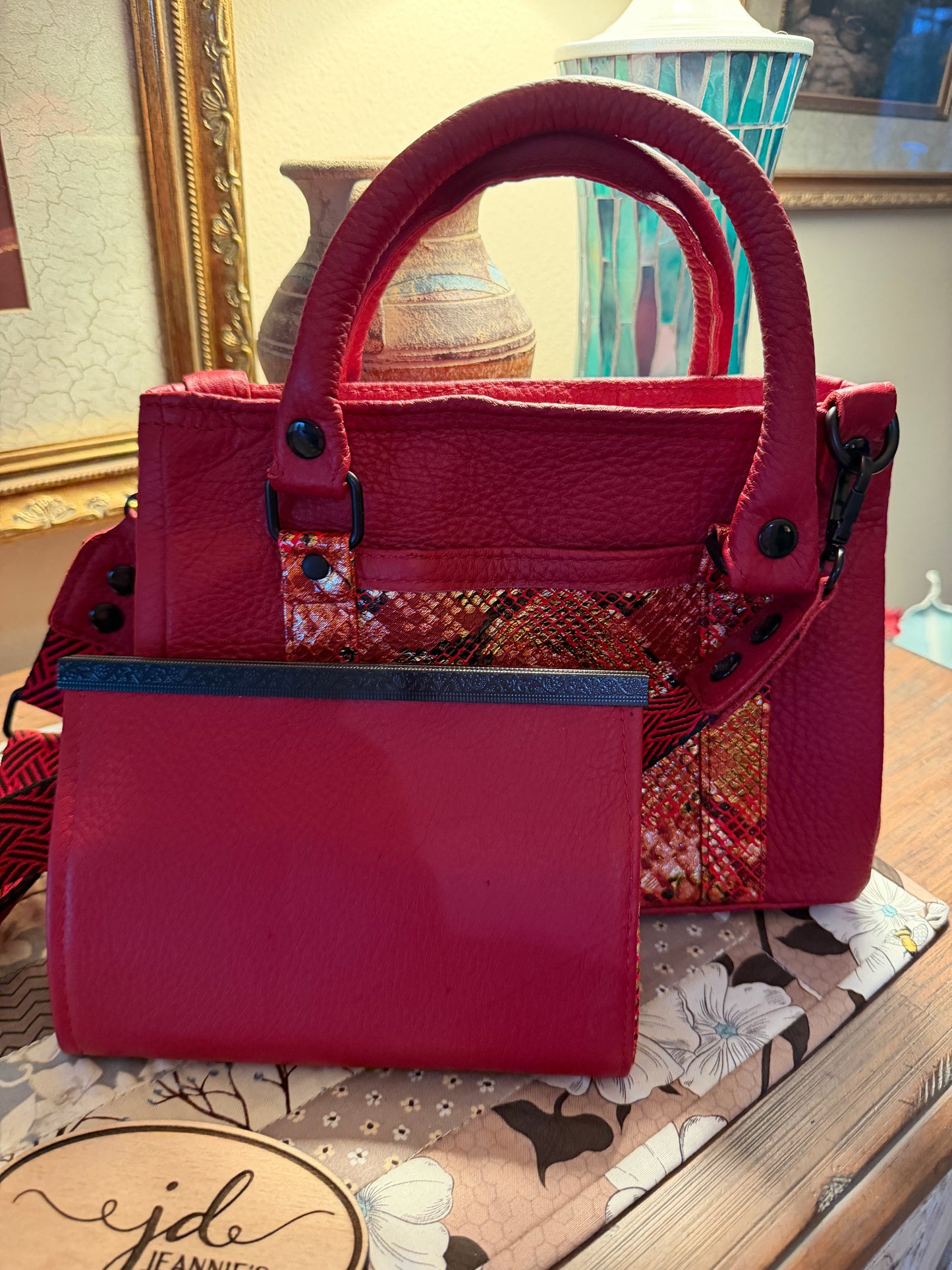 The Monroe Handbag in Leather