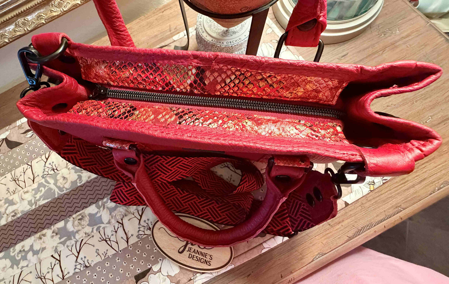 The Monroe Handbag in Leather