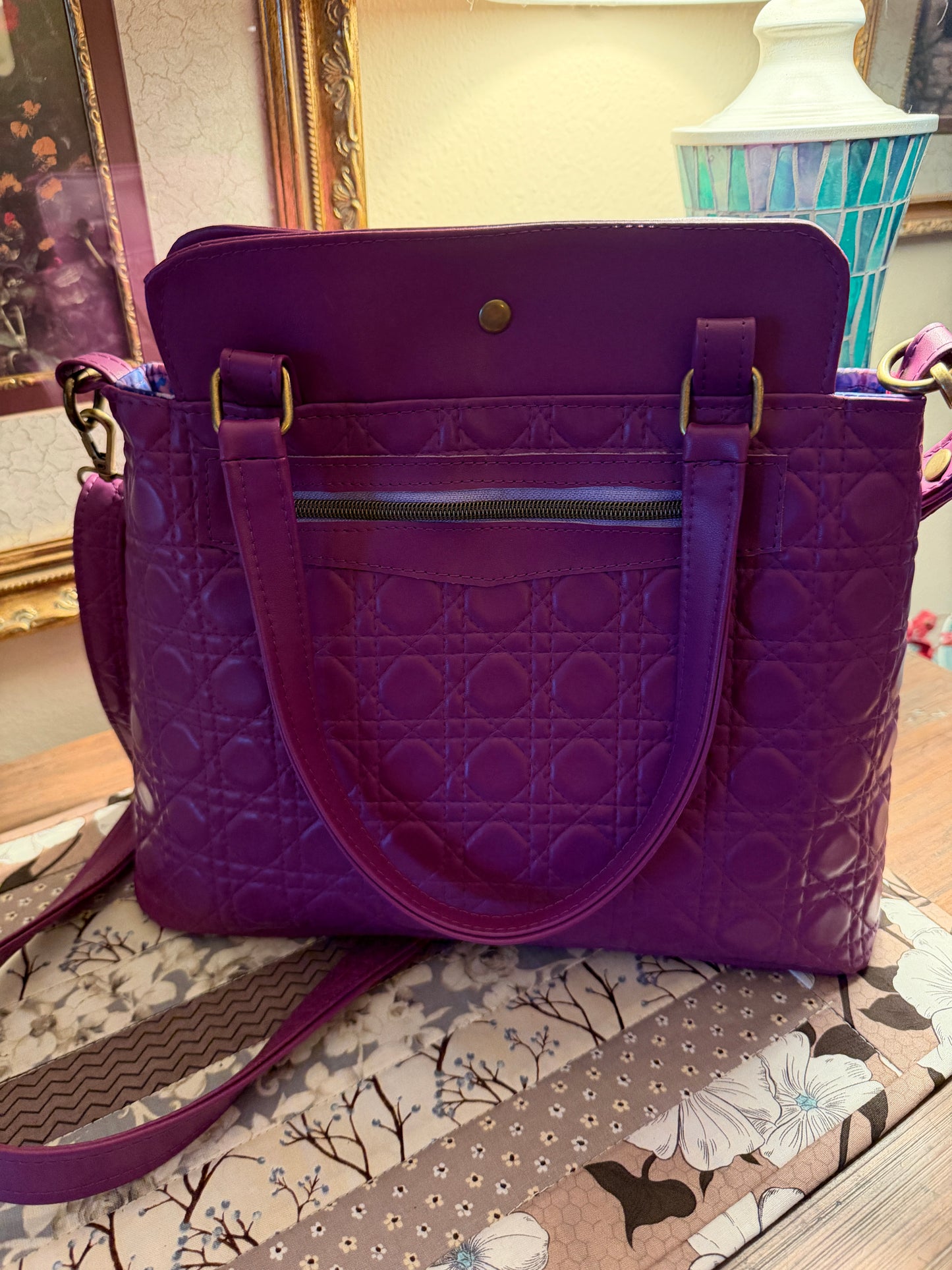 Issa Handbag Crossbody