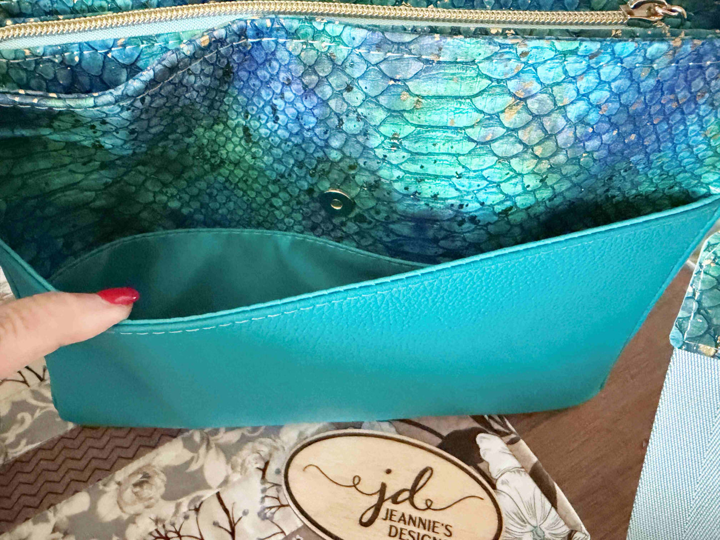 The Zynah Crossbody Handbag Leather