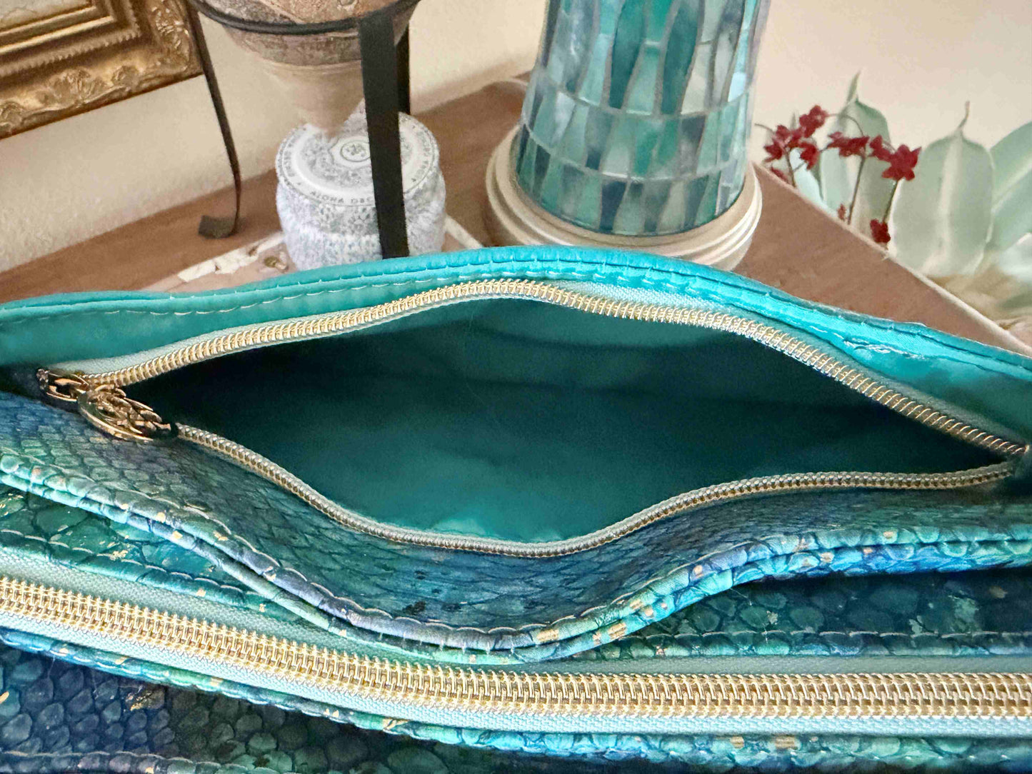 The Zynah Crossbody Handbag Leather