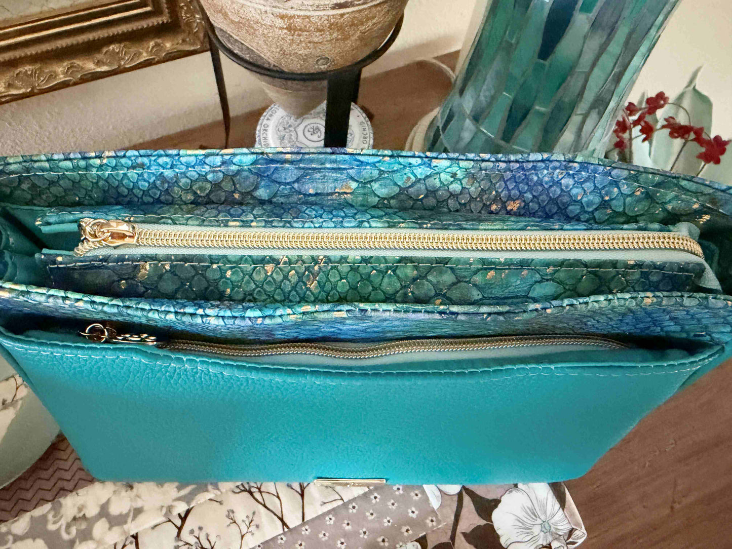 The Zynah Crossbody Handbag Leather