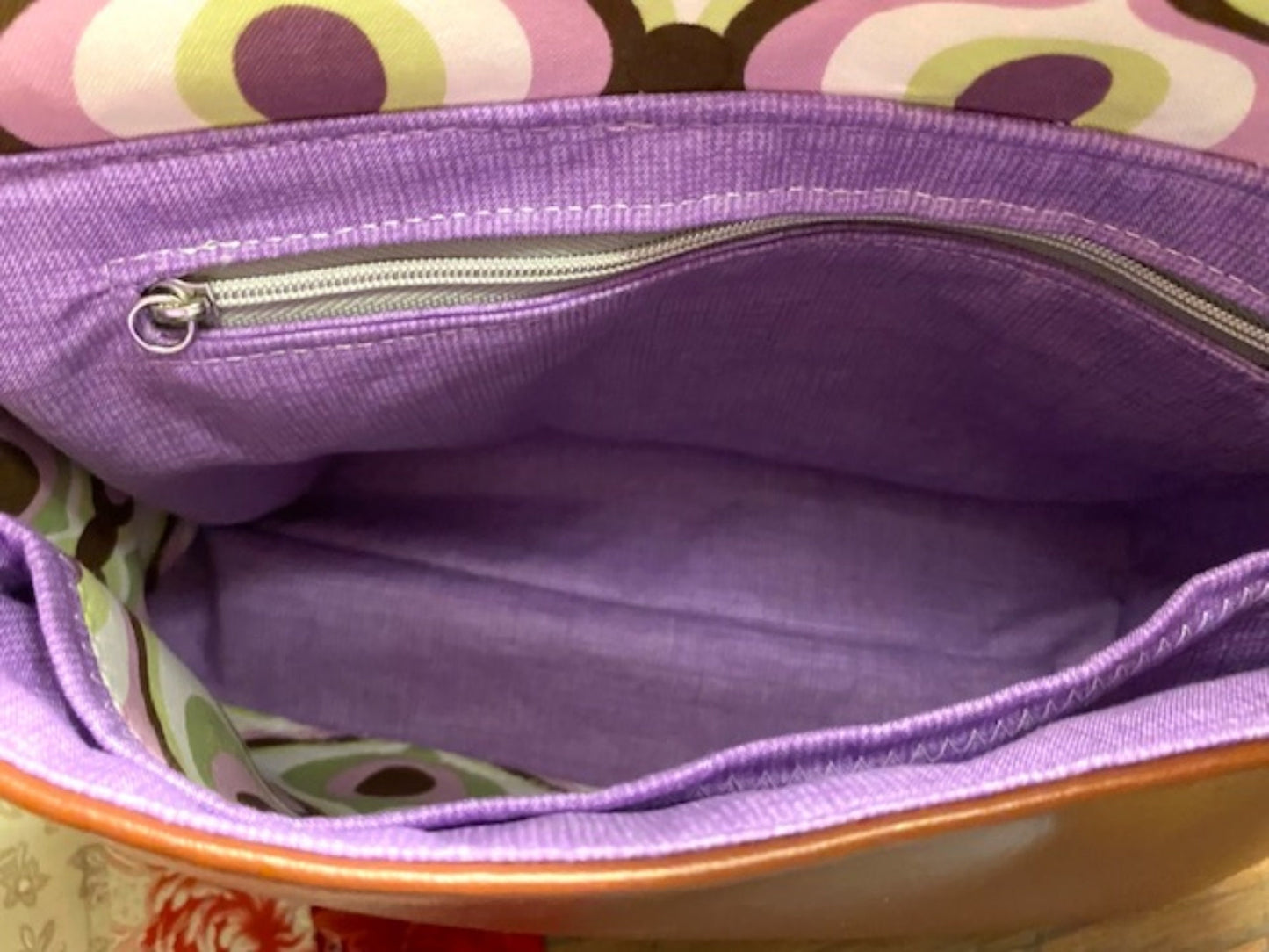 Handbag Purse Messenger Flip Top Rich Tan Mod Purple Vinyl Shoulder Strap
