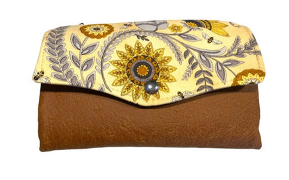 Ladies Wallet Organizer Tan Ostrich Vinyl Bee Joyful fabrics Marilyn Wallet