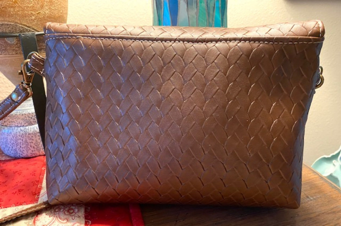 Handbag Purse Messenger Flip Top Rich Basket Weave Pecan Vinyl Shoulder Strap