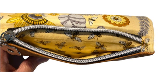 Ladies Wallet Organizer Tan Ostrich Vinyl Bee Joyful fabrics Marilyn Wallet