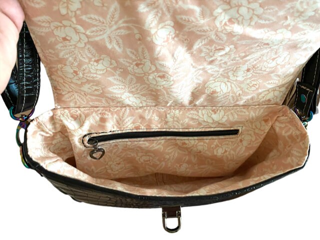 Crossbody shoulder Purse Bag Black Croc Pink Interior